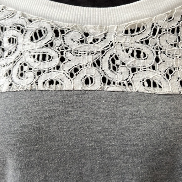 Sweatshirt with Lace - Picture 2 of 5